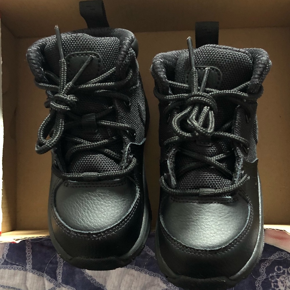 Nike toddler boots
